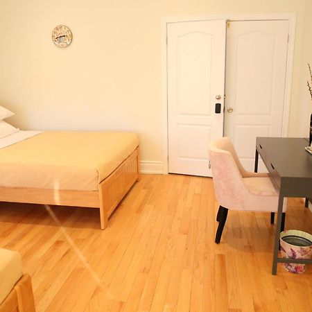 トロント Xiao Wang Bed & Breakfast エクステリア 写真